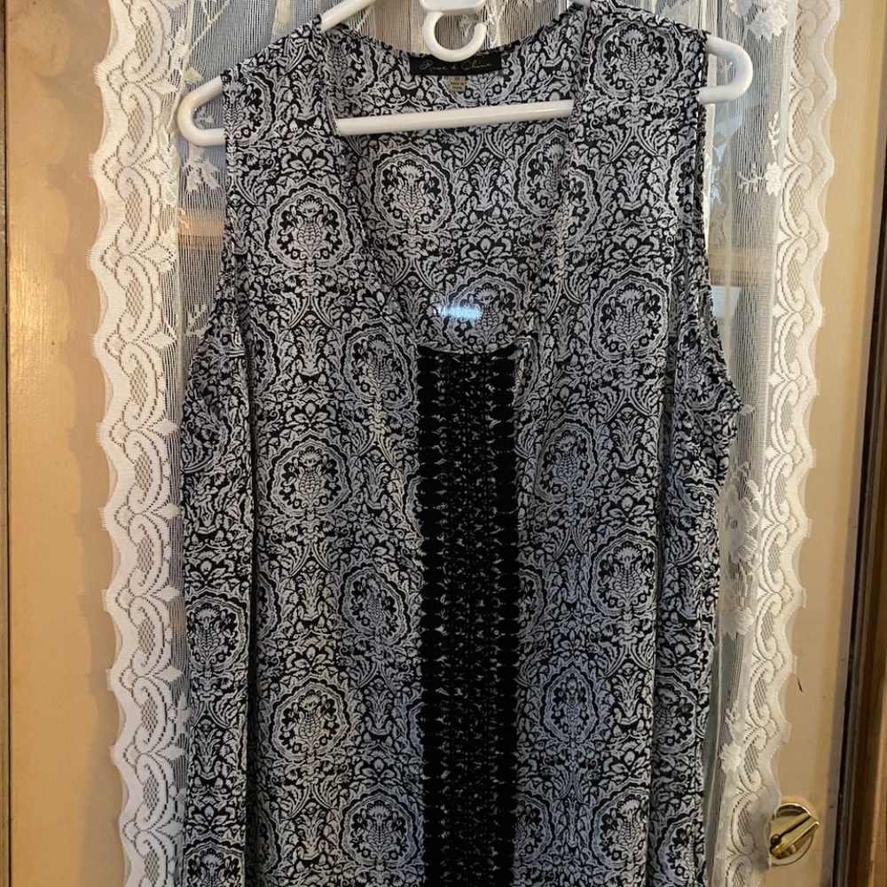 Rose & Olive Sleeveless Blouse